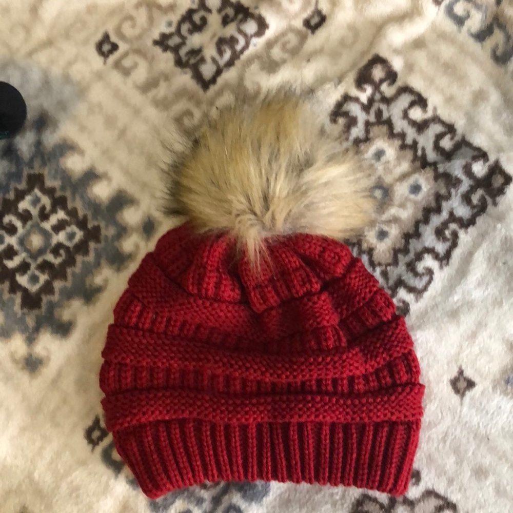 NEE fuzzy winter beanie